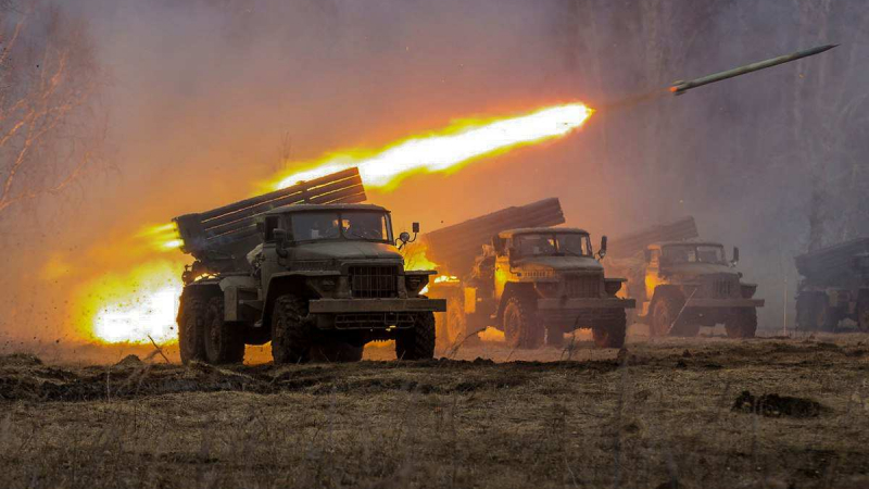 Извънредно! ВСУ изстреля 40 ракети "Град" по центъра на Донецк за две минути ВИДЕО