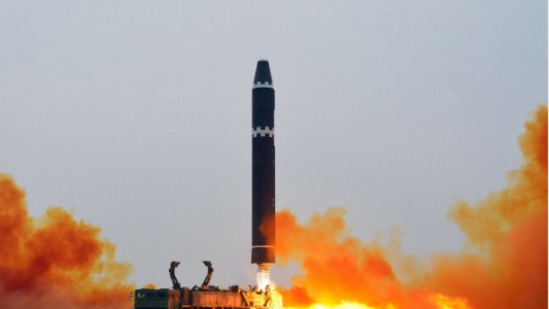 Северна Корея изстреля балистична ракета, а сестрата на Ким Чен-Ун предупреди за....