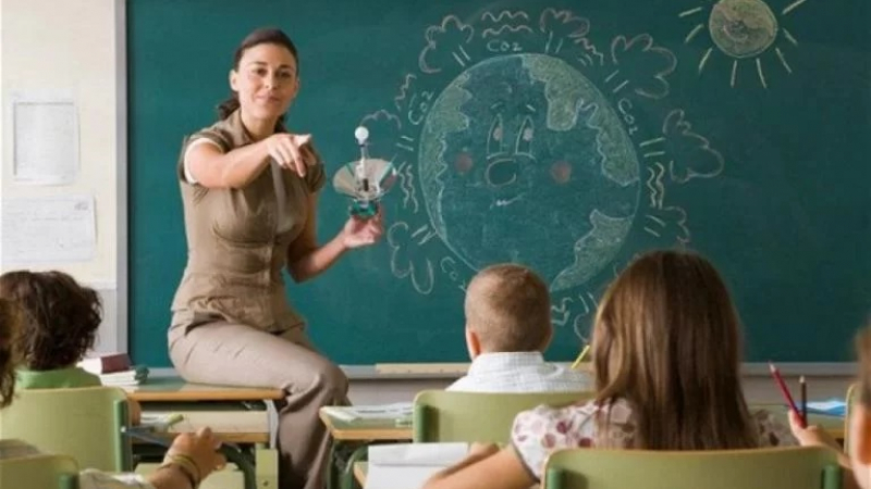 Минималната заплата на учителите може да скочи до небето