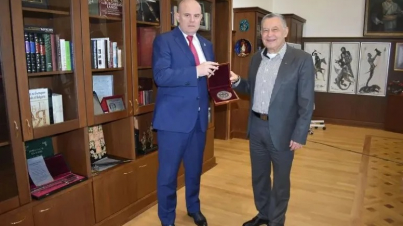 Иван Гешев награди украинския посланик Виталий Москаленко 