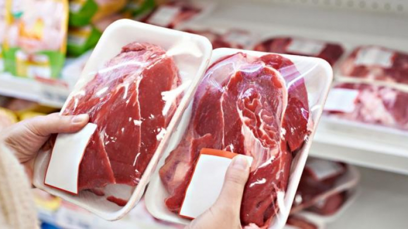 Чувство на срам: Пускат гнусни етикети с трупове върху месото! СНИМКИ 18+