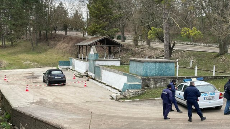 Трагедия в Шуменско: 19-г. момче и 14-г. момиче се задушиха в кола СНИМКИ