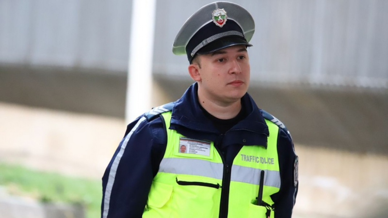 Полицаят Каленски спря украинец на пътя и отново накара цяла България да говори за него
