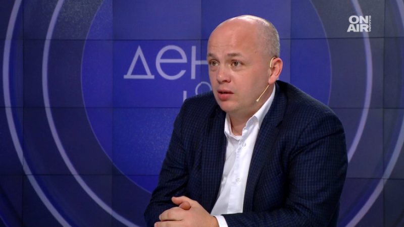 Александър Симов, БСП: Как винаги намират пари за самолети, а няма за българските граждани?               