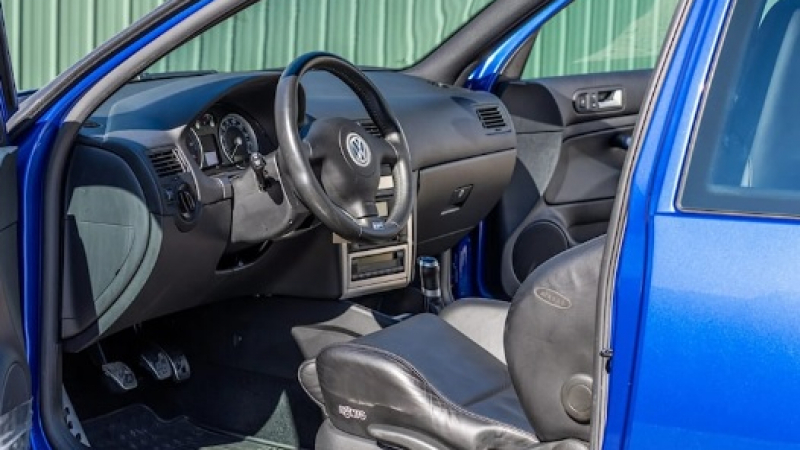 Продава се рядък 19 г. Volkswagen Golf в перфектно състояние и само 155 км пробег СНИМКИ