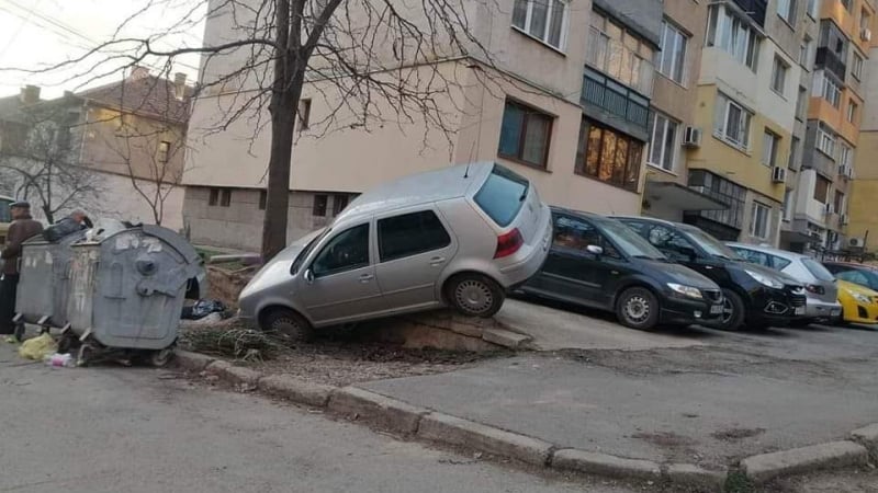 За това невиждано досега в България паркиране ще се говори още дълго време СНИМКА