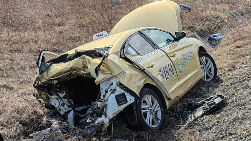 Фатално меле край Поморие, таксиметров шофьор е мъртъв СНИМКИ 18+