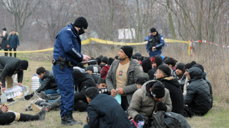 Нелегален мигрант проговори за първите си дни в България 