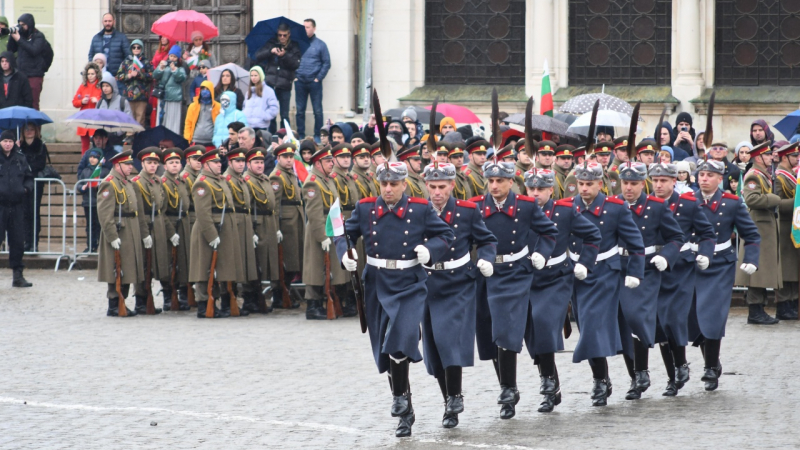 Военен ритуал в София постави началото на честванията за 3 март СНИМКИ