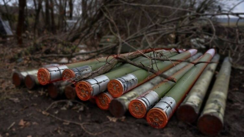 Анализатори съобщават за тайни доставки на сръбско оръжие за Украйна. Белград отрича 