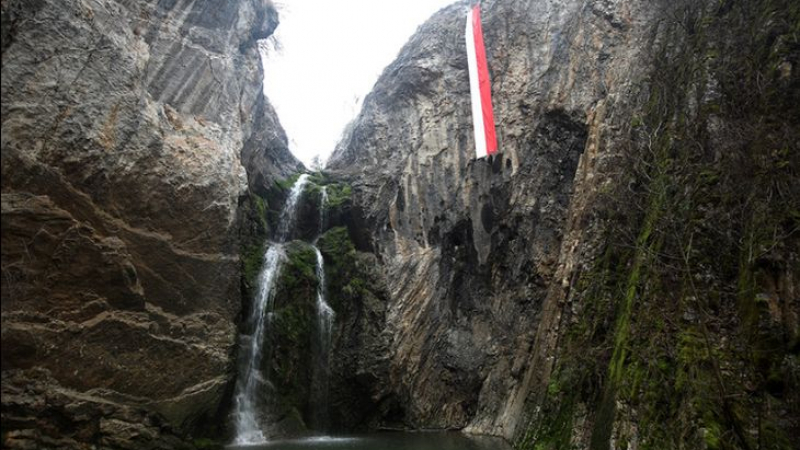Уникална гледка на водопад Котлите СНИМКИ