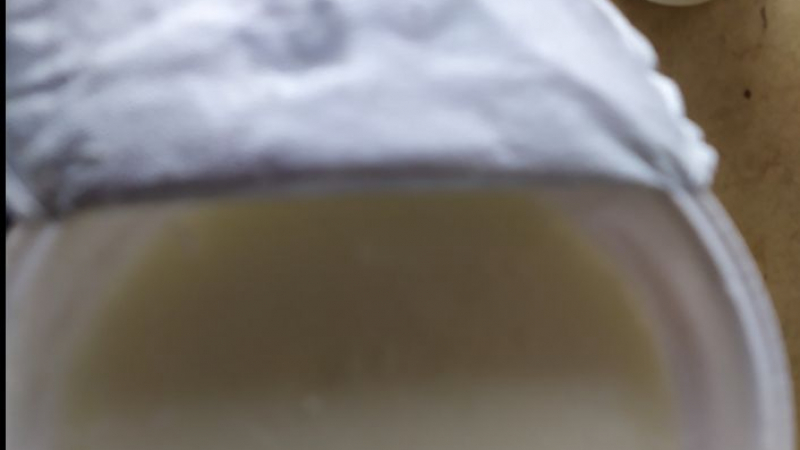 Изненада: Софиянец се оплака от кисело мляко с плесен, но мрежата го попиля СНИМКИ