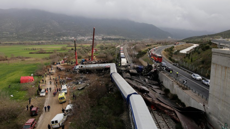Икономист посочи фаталната причина за влаковия ужас в Гърция