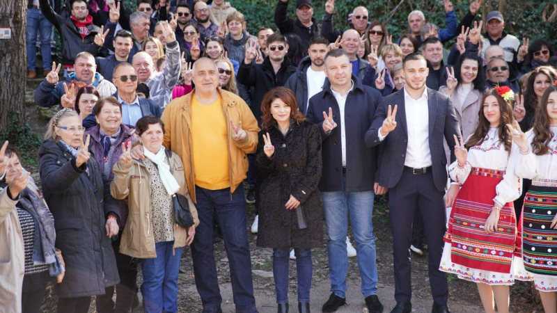 Борисов събра симпатизанти на ГЕРБ на свято място СНИМКИ