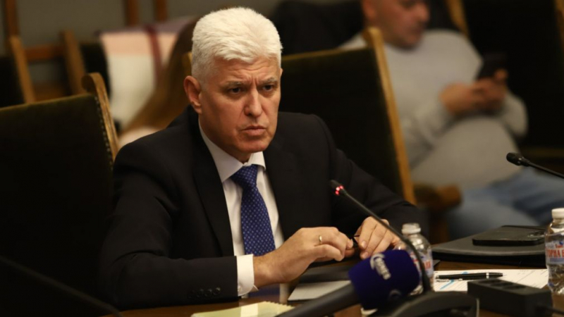 Министърът на отбраната каза как изпълняваме исканията на Украйна за оръжия