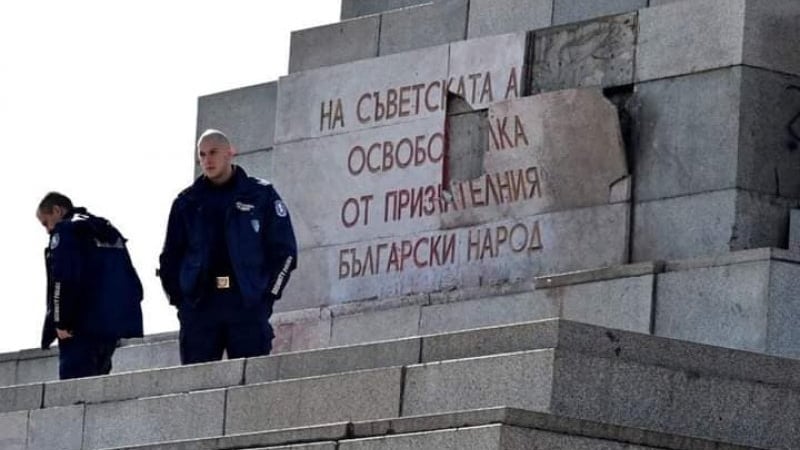 Евгени Минчев: Не безпокойте паметника!
