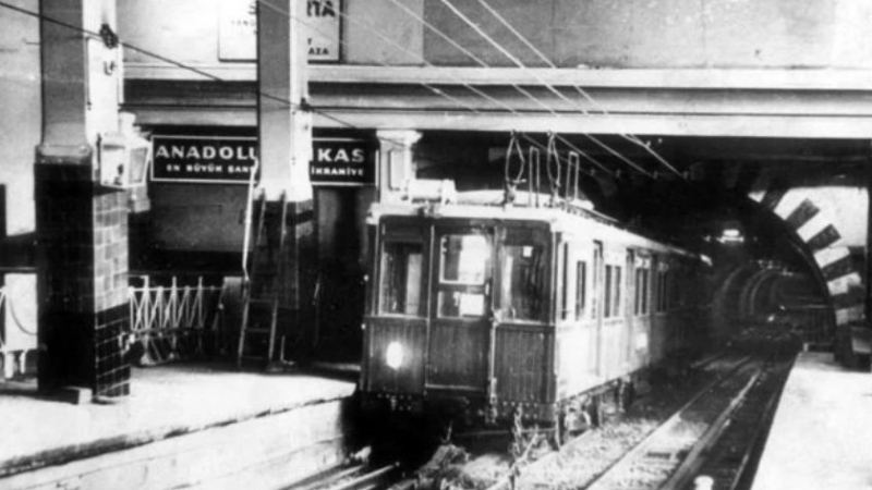 В Истанбул изтръпнаха! Откриха пукнатини в 148-годишното метро СНИМКИ