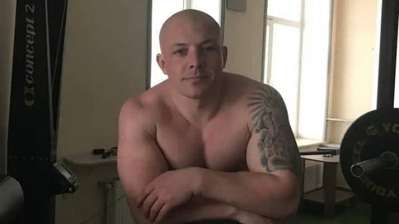 ВИДЕО от войната: Татуиран офицер от ВСУ преби жестоко наборник, защото...