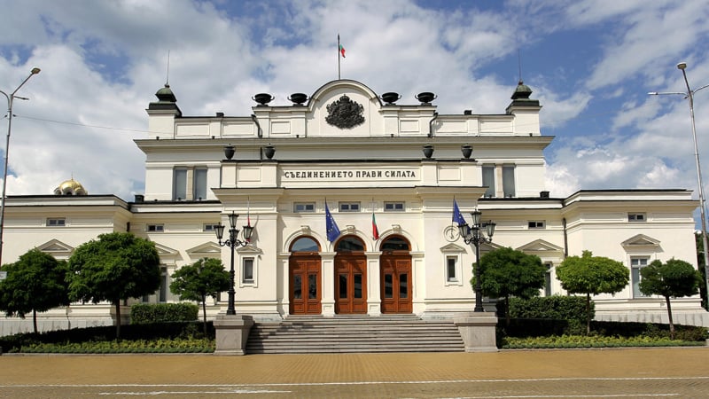 Румънци съдят Народното събрание заради наркотици и автобус 