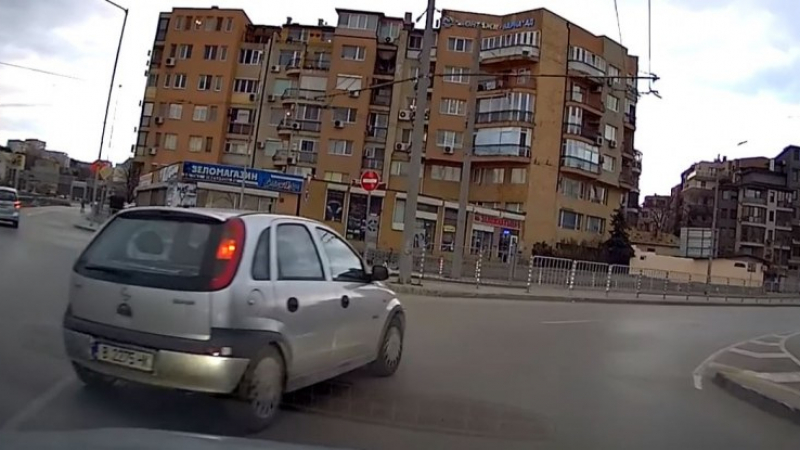 ВИДЕО показа какви ги върши шофьорка на кръгово във Варна 