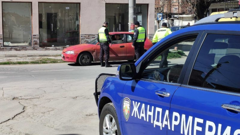 Почерня от полиция в Сливенско, ето какво се случва