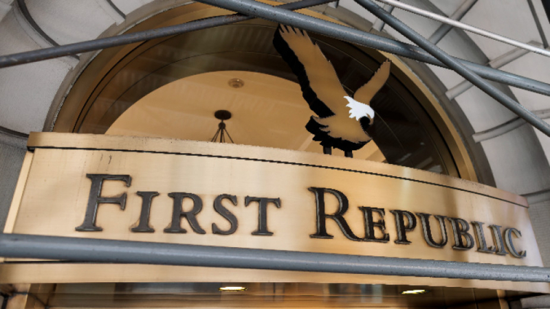 Криза: 11 американски банки наливат 30 милиарда долара в проблемната First Republic Bank