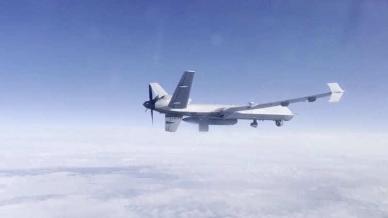 Паника в Румъния! Неизвестни дронове кръжат над военна авиобаза и...