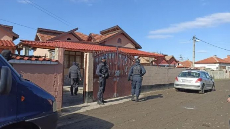В Нова Загора почерня от полиция, вече има и арестувани 