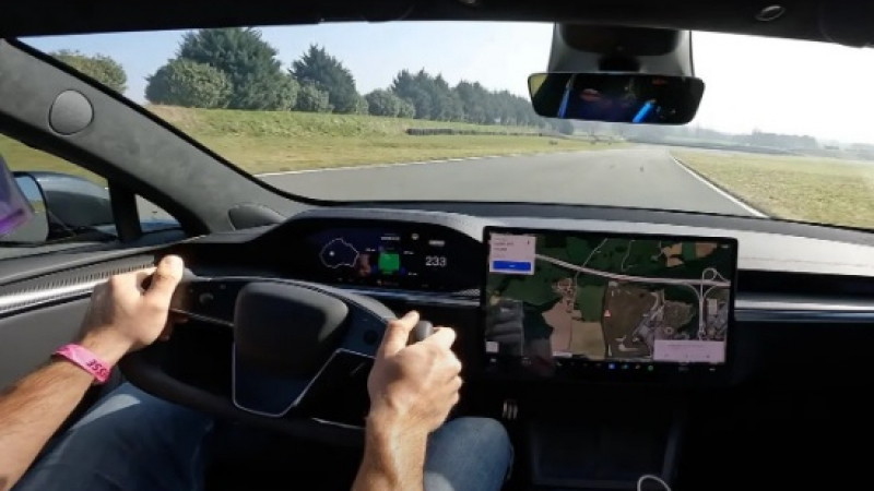Почувствайте от първо лице как Tesla S Plaid ускорява до 350 км/ч ВИДЕО
