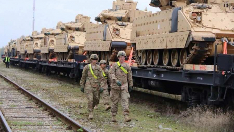 ВИДЕО от войната: Огромен конвой от бронирани машини на НАТО край Бахмут 