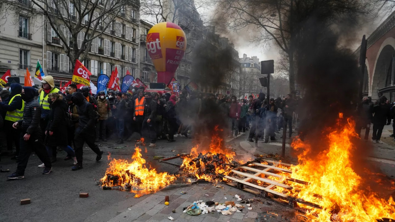 Франция е на ръба на гражданска война, ще стане страшно