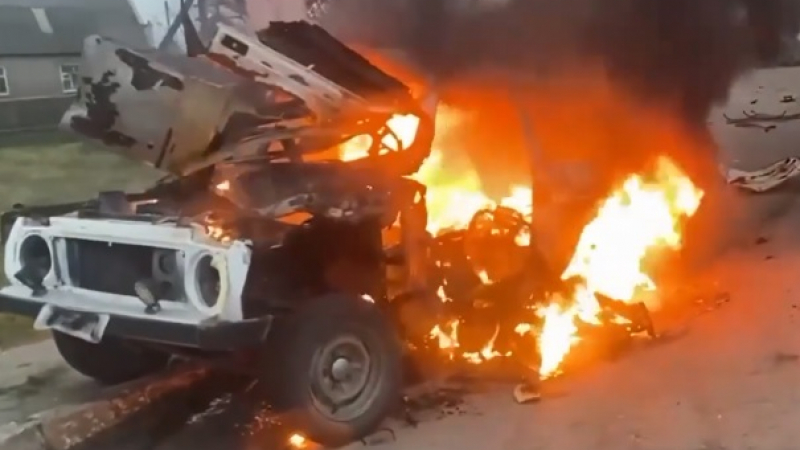 ВИДЕО от войната: Взривиха кола с командир на взвод на руската полиция в Скадовск