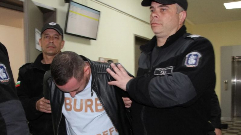 Синът на Венци Баровеца, въртял стриптийз бар в Пловдив, го закъса 