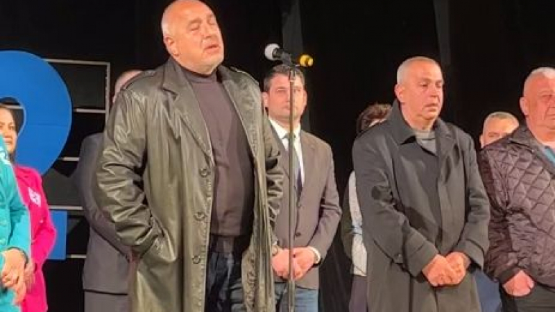 Борисов се появи с легендарния черен шлифер от времето, когато беше главен секретар на МВР СНИМКА