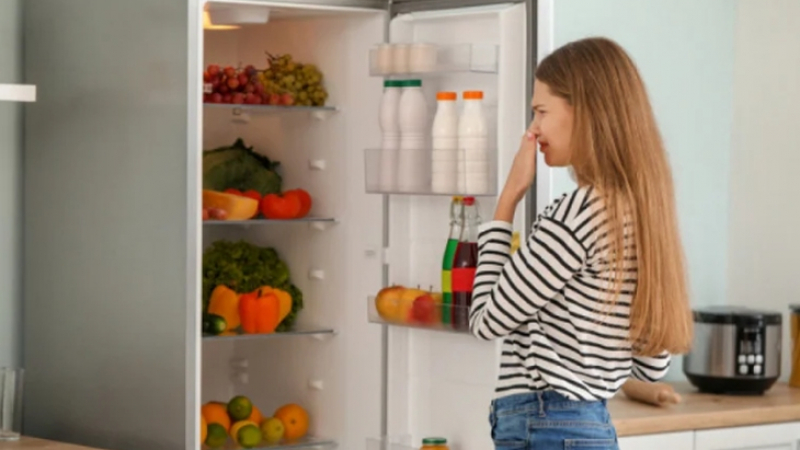 Забравете за миризмата от хладилника с този трик