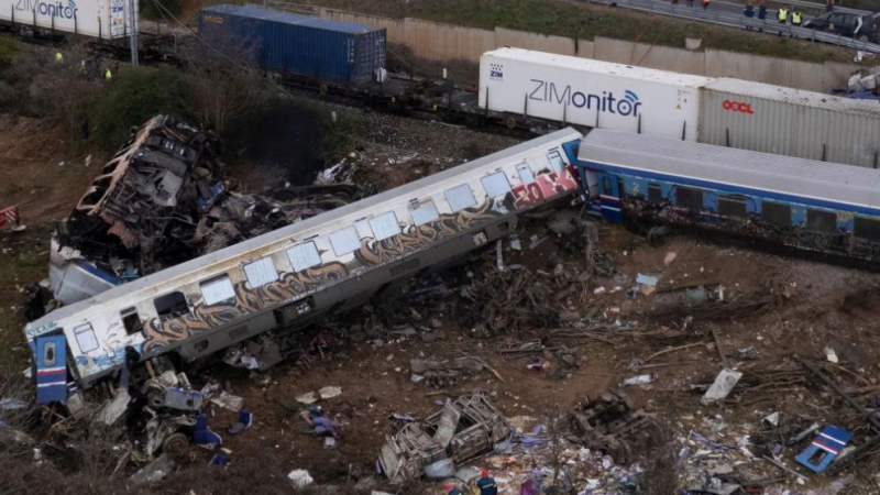 Разследват още железничари за влаковата катастрофа в Гърция