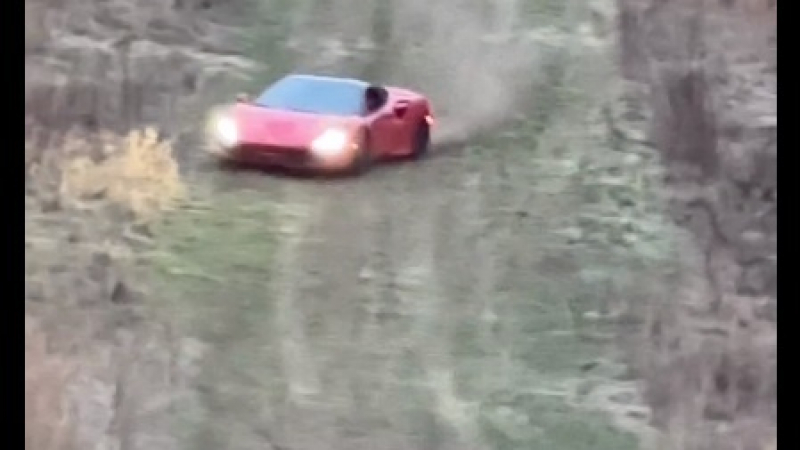 Блогър показа, че Ferrari F8 Tributo може да бъде превърнато в джип ВИДЕО