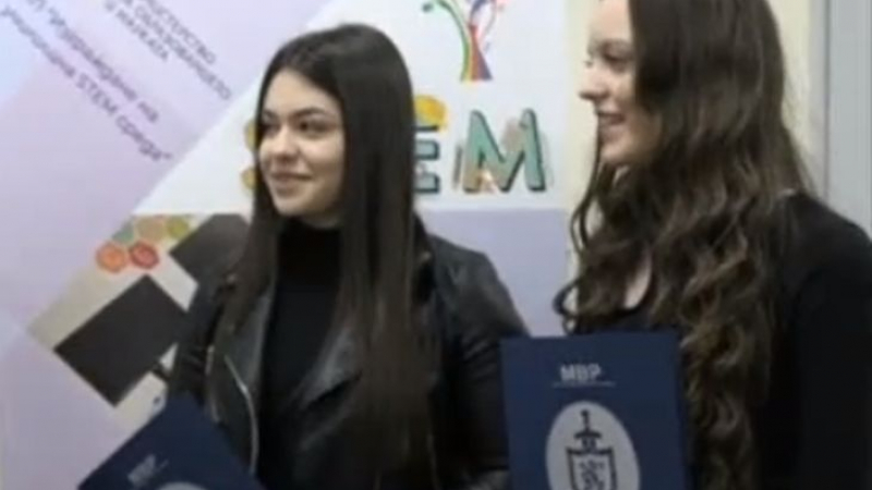 Цяла България говори за тези две ученички от Търново ВИДЕО