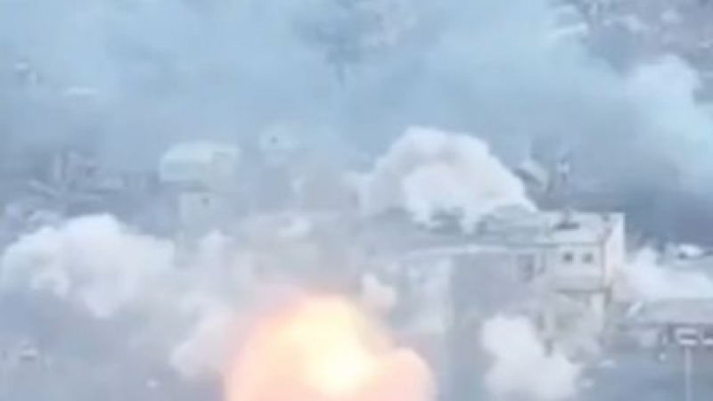 ВСУ разкъсват с чудовищни взривове Бахмут, дрон показа апокалипсиса от боевете ВИДЕО
