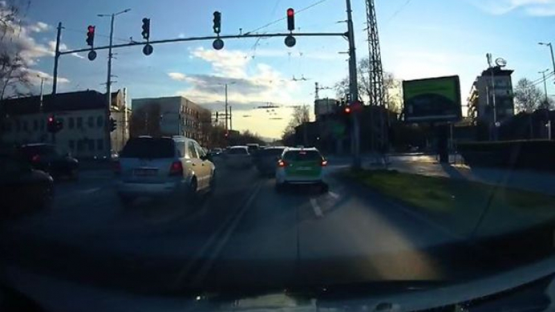 Шофьор в Пловдив вбеси всички с безобразна изцепка ВИДЕО