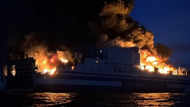 Много загинали и ранени при огромен пожар на ферибот във Филипините