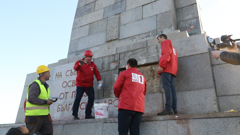 БСП-София започна възстановяване на разбитата плоча на Паметника на Съветската армия