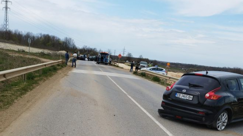 80-г шофьор нахлул в насрещното на "Хемус", 3 линейки карат окървавените му жертви 