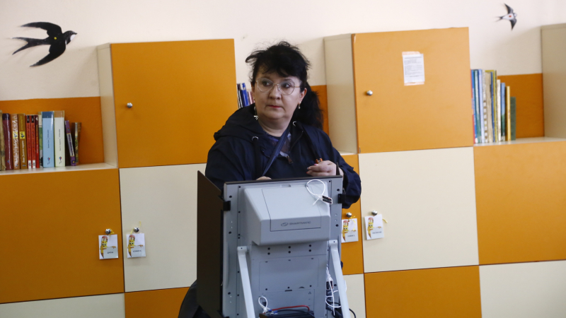 Най-сетне: Установиха защо изборните машини са сдавали багажа по време на вота