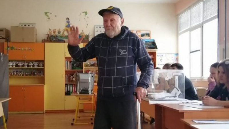 Куриоз! 92-г. дядо от Сливен отиде да гласува, но не беше подготвен за това СНИМКА