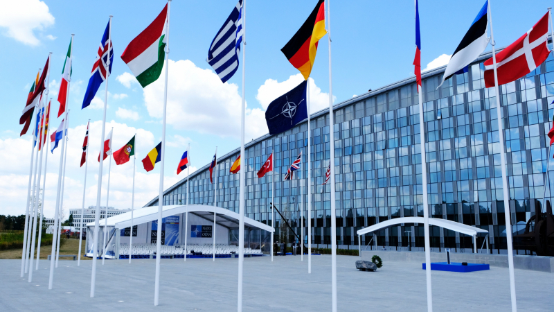 НАТО с нова стратегия, установява сухопътно командване в тази страна