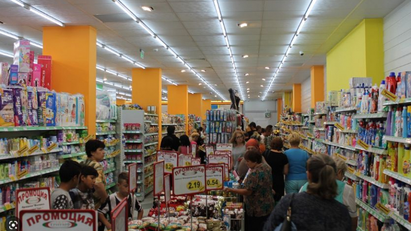Касиерка в пловдивски супермаркет шокира клиент: Не мога да ви го продам, има заповед от МВР