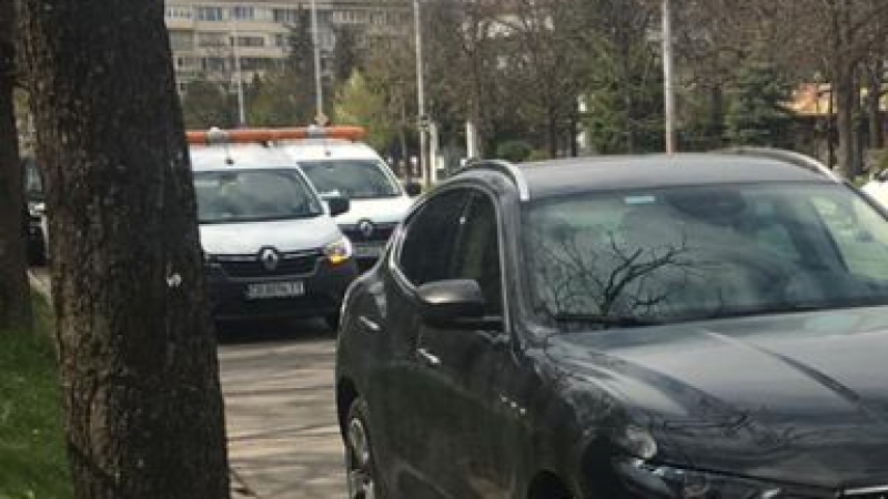 Шофьор на джип Мазерати се издъни лошо в София, но мрежата побесня заради... СНИМКИ