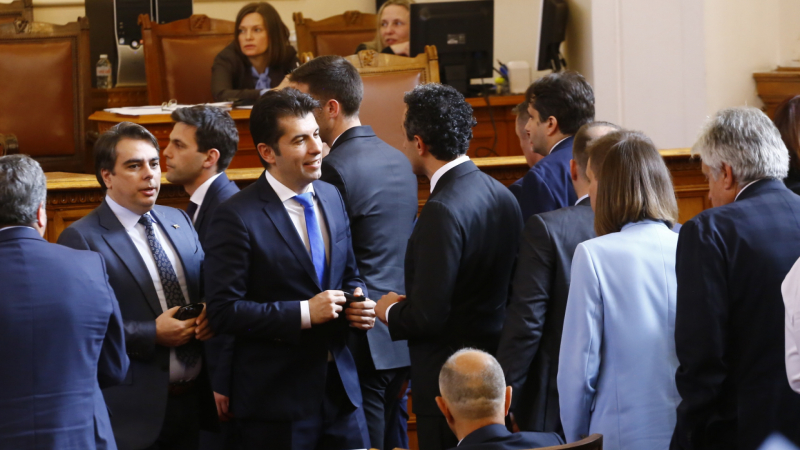 Депутатите не се разбраха за шеф на парламента, Рашидов обяви край на работния ден 