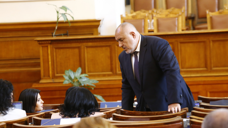 Само за ден в парламента Борисов въведе ред